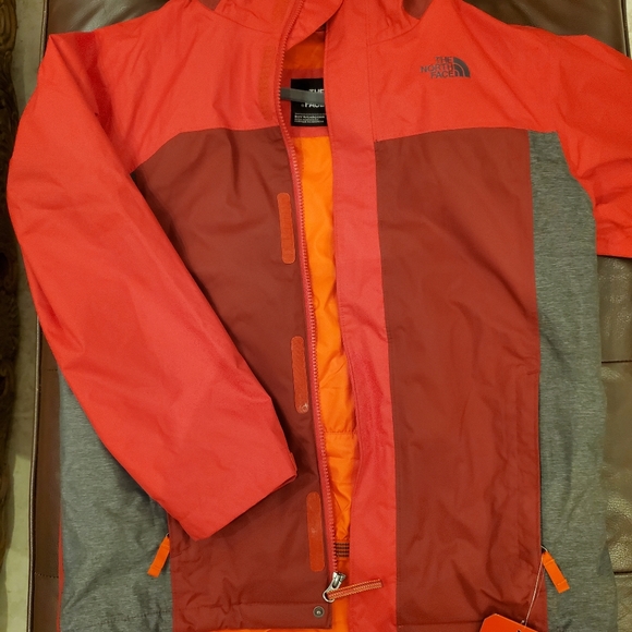 The North Face Boys Multicolored Jacket - Picture 10 of 12